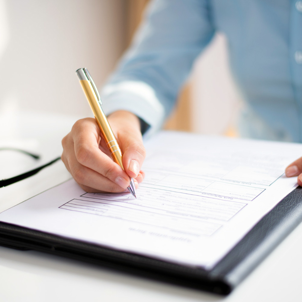 Completați formularul de solicitare a ofertei